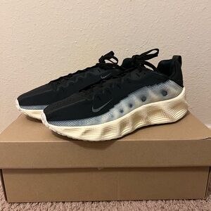 Nike Men's Black and Cream Sneakers